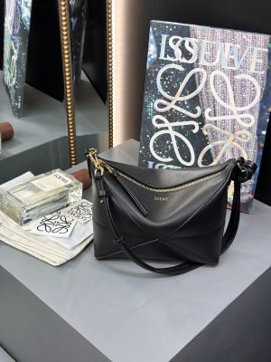 Size: 23x15.5x6.5cm