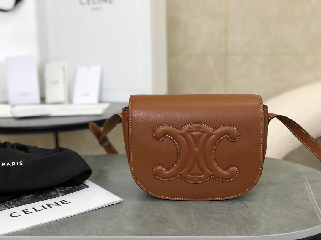 Size: 18.5x15x7cm