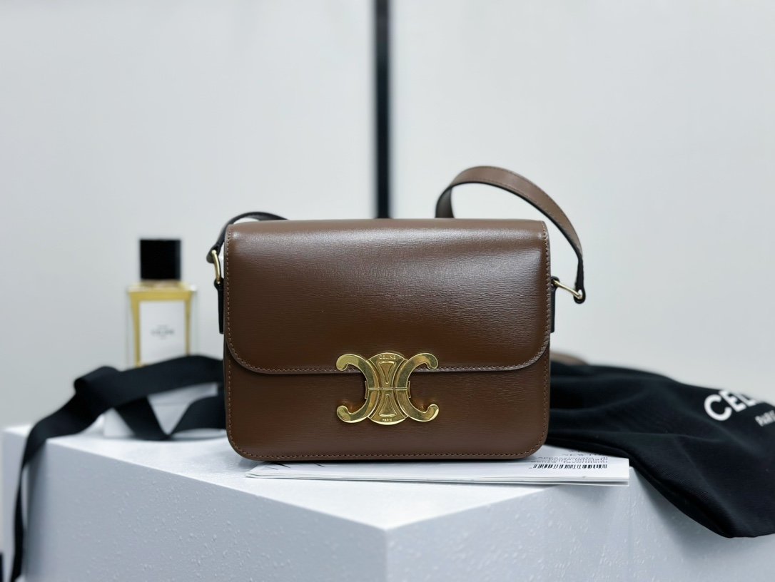 Size: 18.5x14x6cm