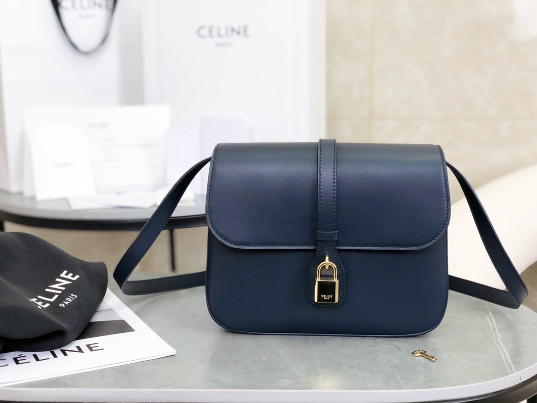Size: 22x16x7cm