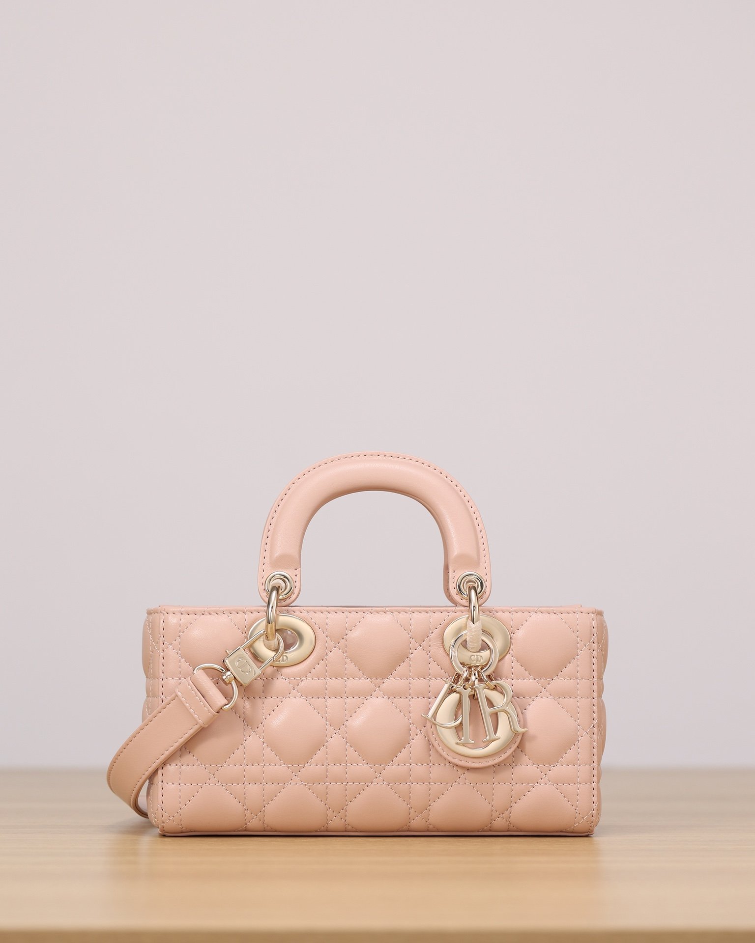 e2f3c8787d213c06c81c2d2f0925149337051e1a.jpg Small Lady D-Joy handbag(channel) - 图片 1