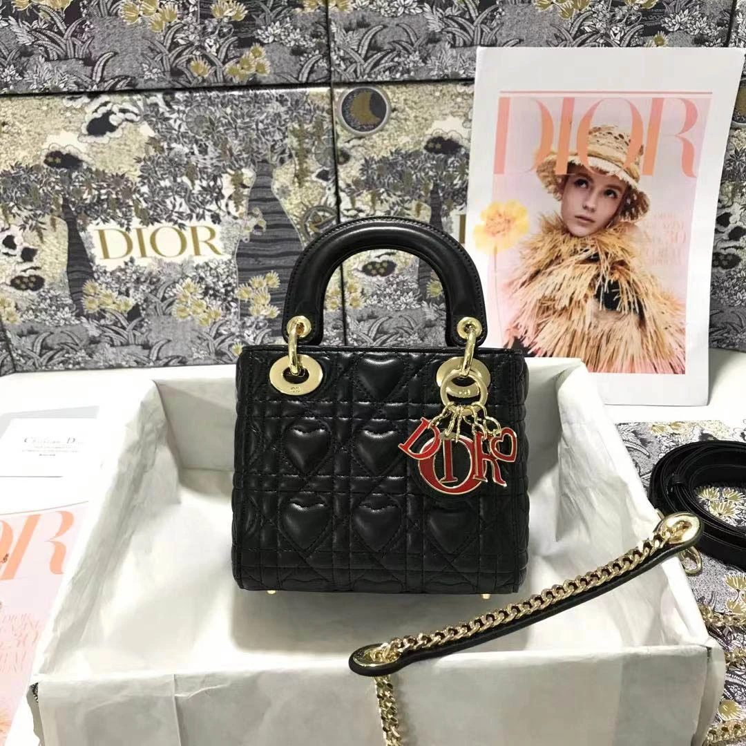 Dioramour Limited Edition Size: 17 x 15 x 7 cm Model : M0505