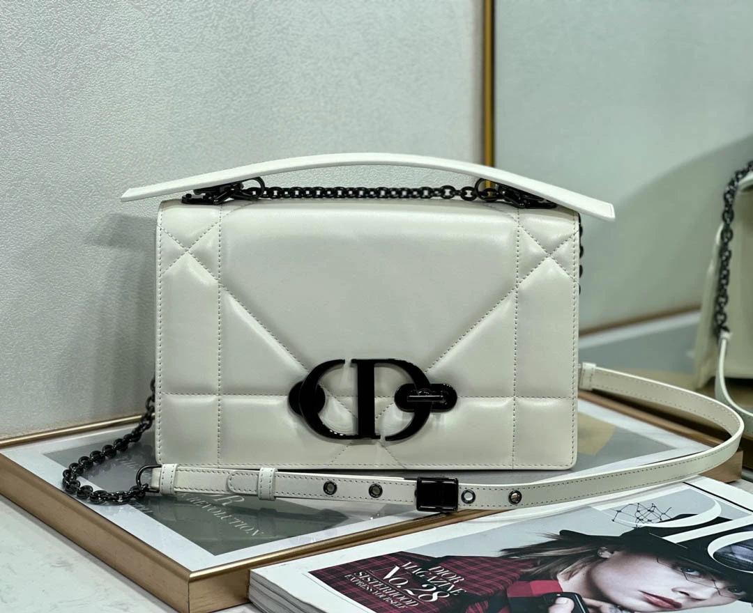 30 Montaigne Chain Clutch Size: 25.5cm