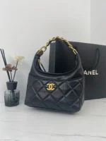 Chain underarm bag Model: size: 22X22X8cm