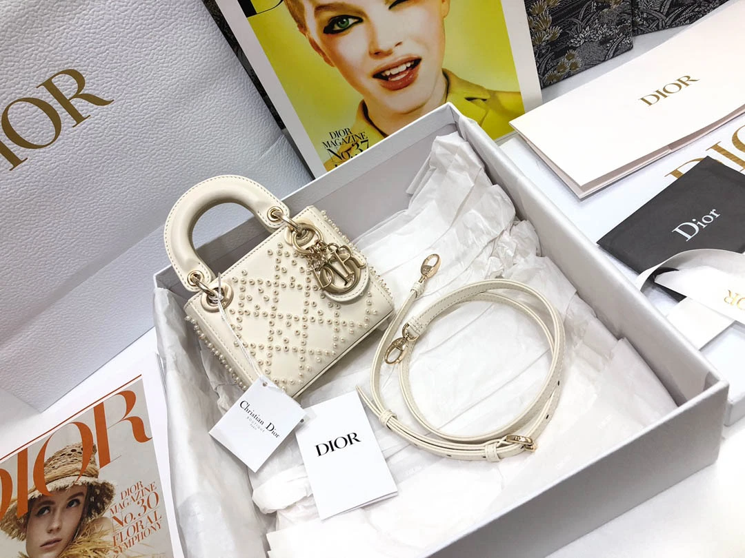 Lady Collection White Pearl Bag Size: 12 x 10.2 x 5 cm Ref: S0856