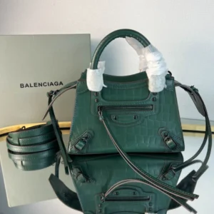 Size: 16.5x lower length 22*9*14.5cm