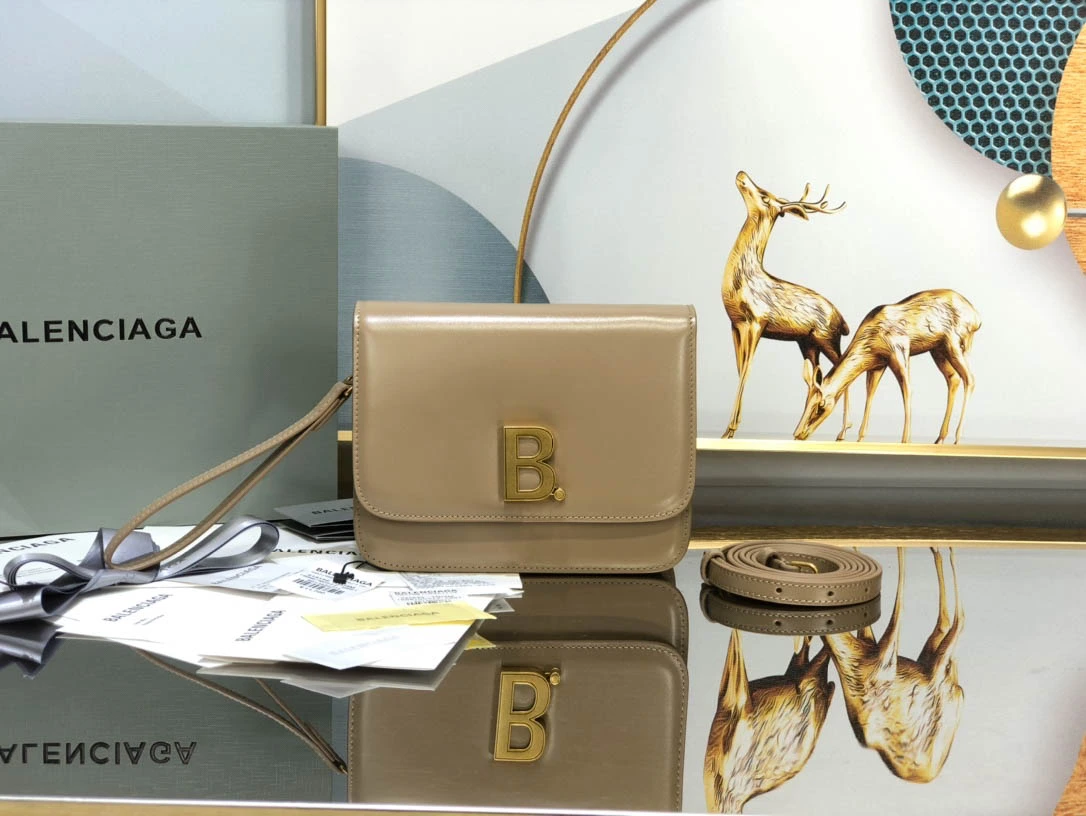 Balenciaga Model: LG-10702