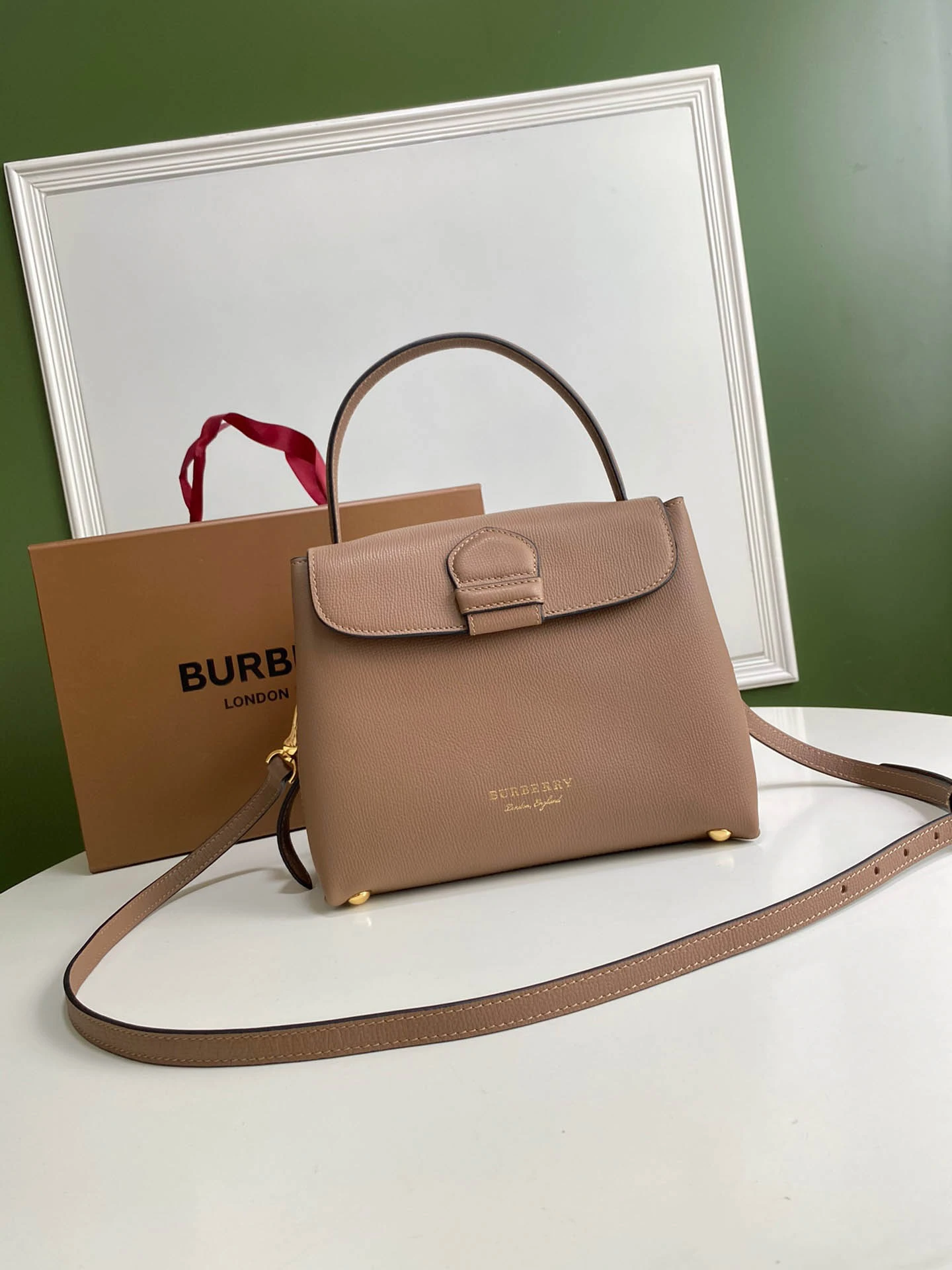 Calfskin bag Size:W25.5*H29*D10cm Code:400123