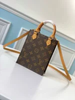 Louis Vuitton Size: 14.0 x 17.0 x 5.0 cm
