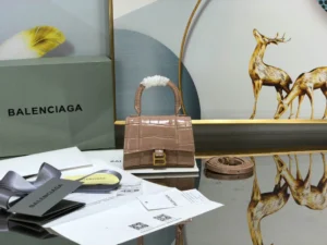 Balenciaga Model: LG0115 Size: 11.5x14x4.5cm