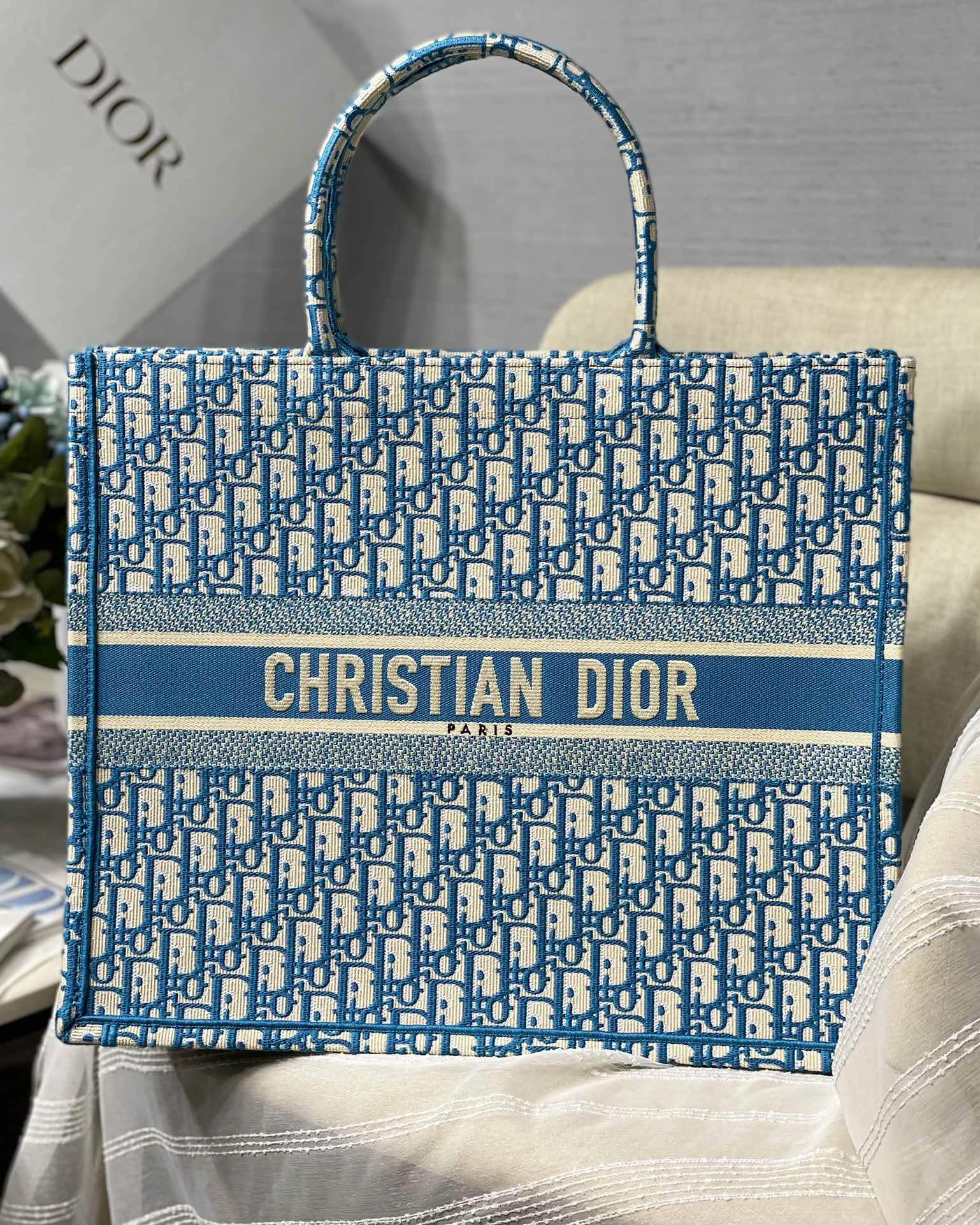 Book ToteOblique Series Size: 36.5*28*17.5cm 41.5*38*18cm