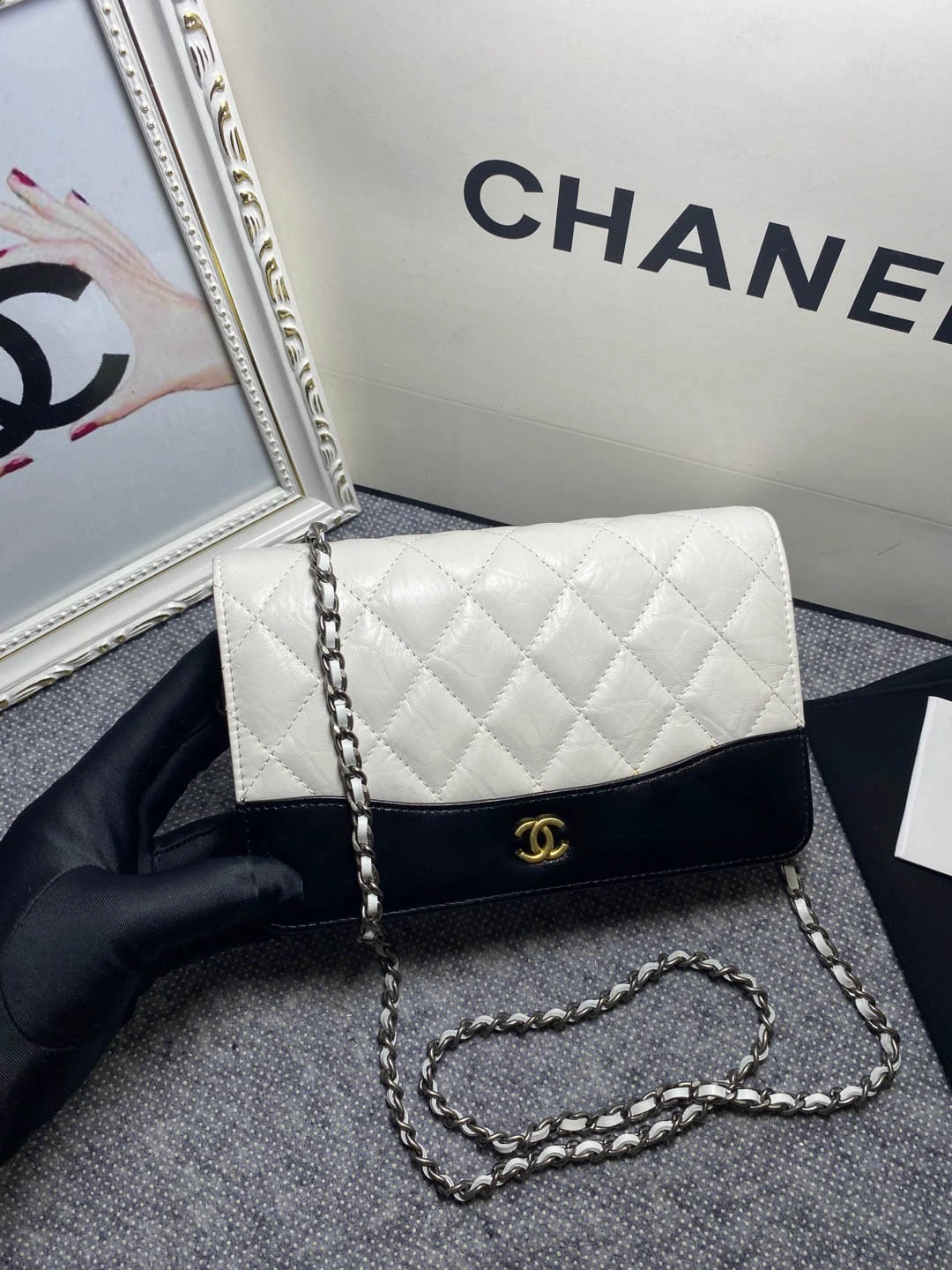 Calfskin Size: 19cm