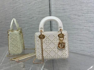 Lady daffy bag size:17cm