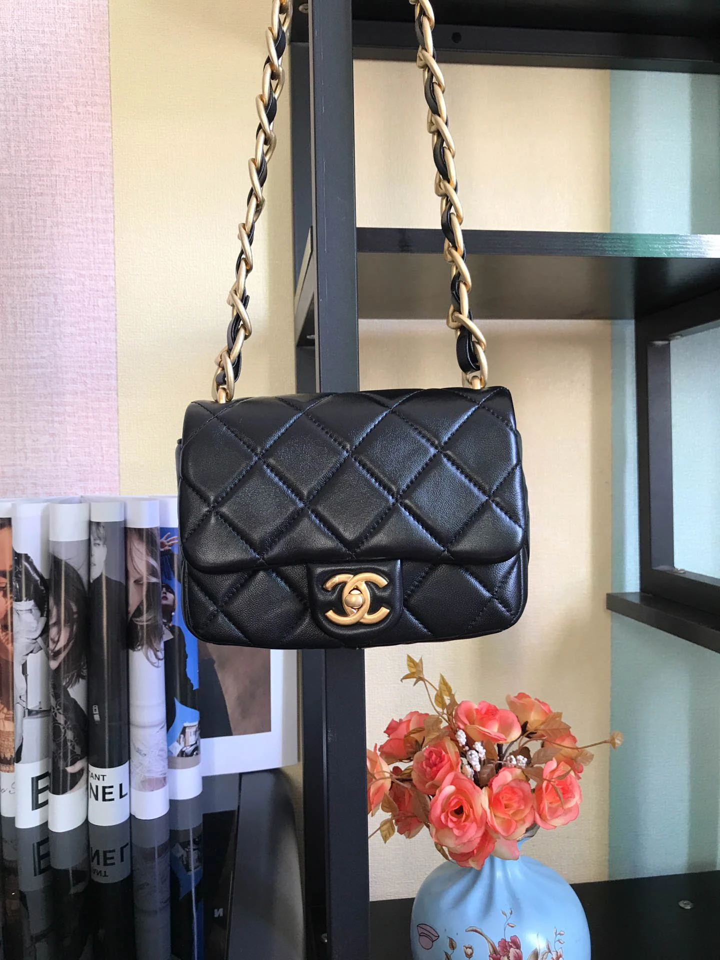 Chane Model: 2930# One shoulder can be worn crossbody Size: 18X6X14cm