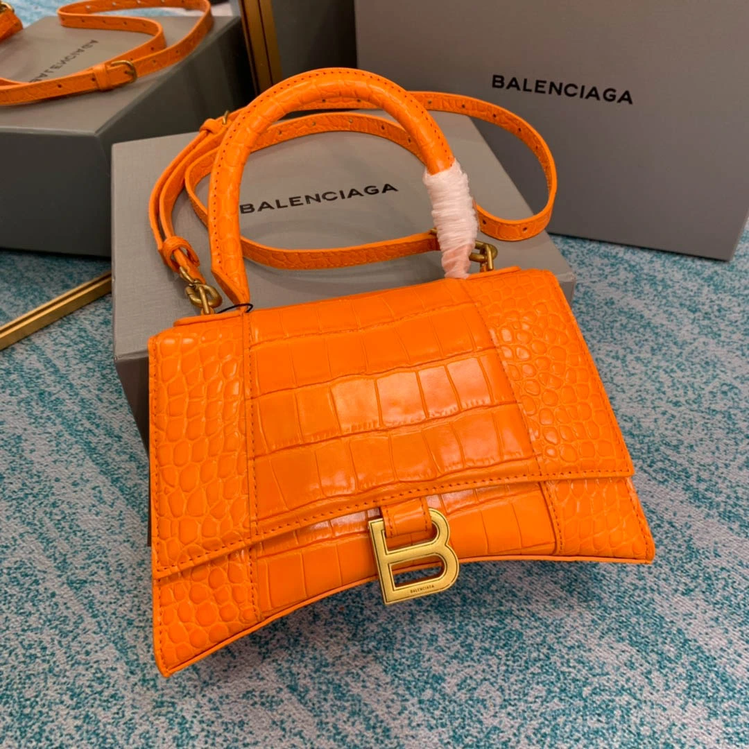 Size: 23x10x24cm