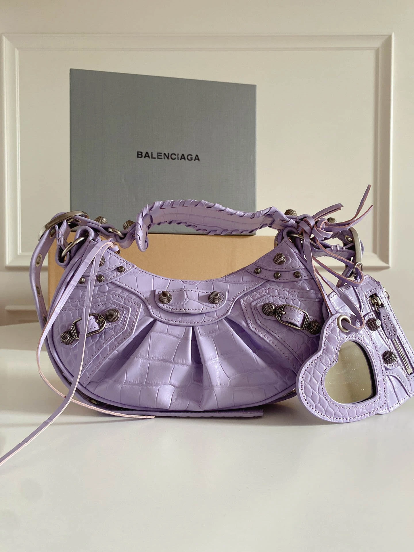 Underarm bag Size: 26*16*6cm