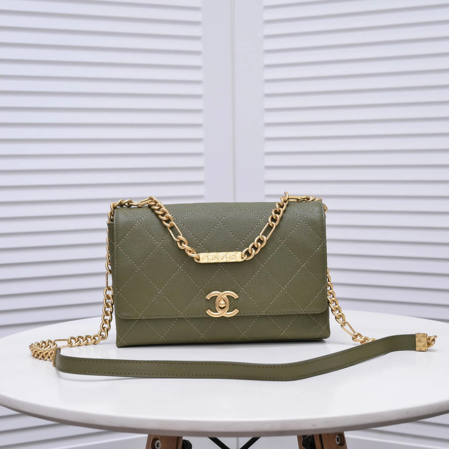 Chane Model: AS2764 Model: 9063 Size: 24 *14 *6cm