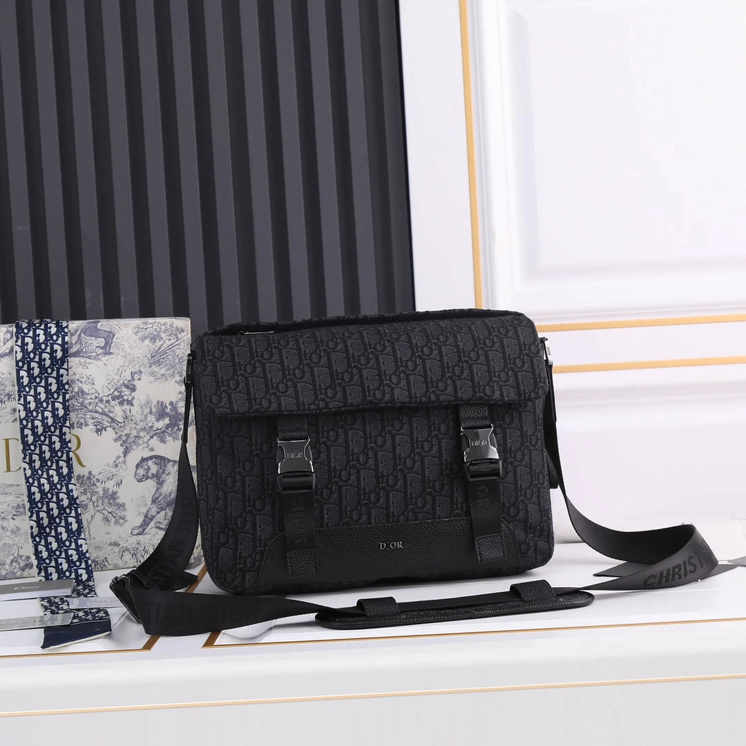 DiorExplorer Messenger Bag Size:31*21*8cm Model No. CD-1060