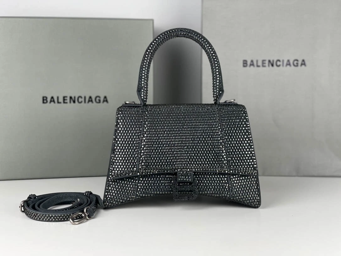 Parisian Grey Buckle Model: 23x10x24cm