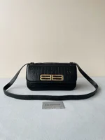 Gossip bag crossbody size: 23.5x12.4x10.4cm