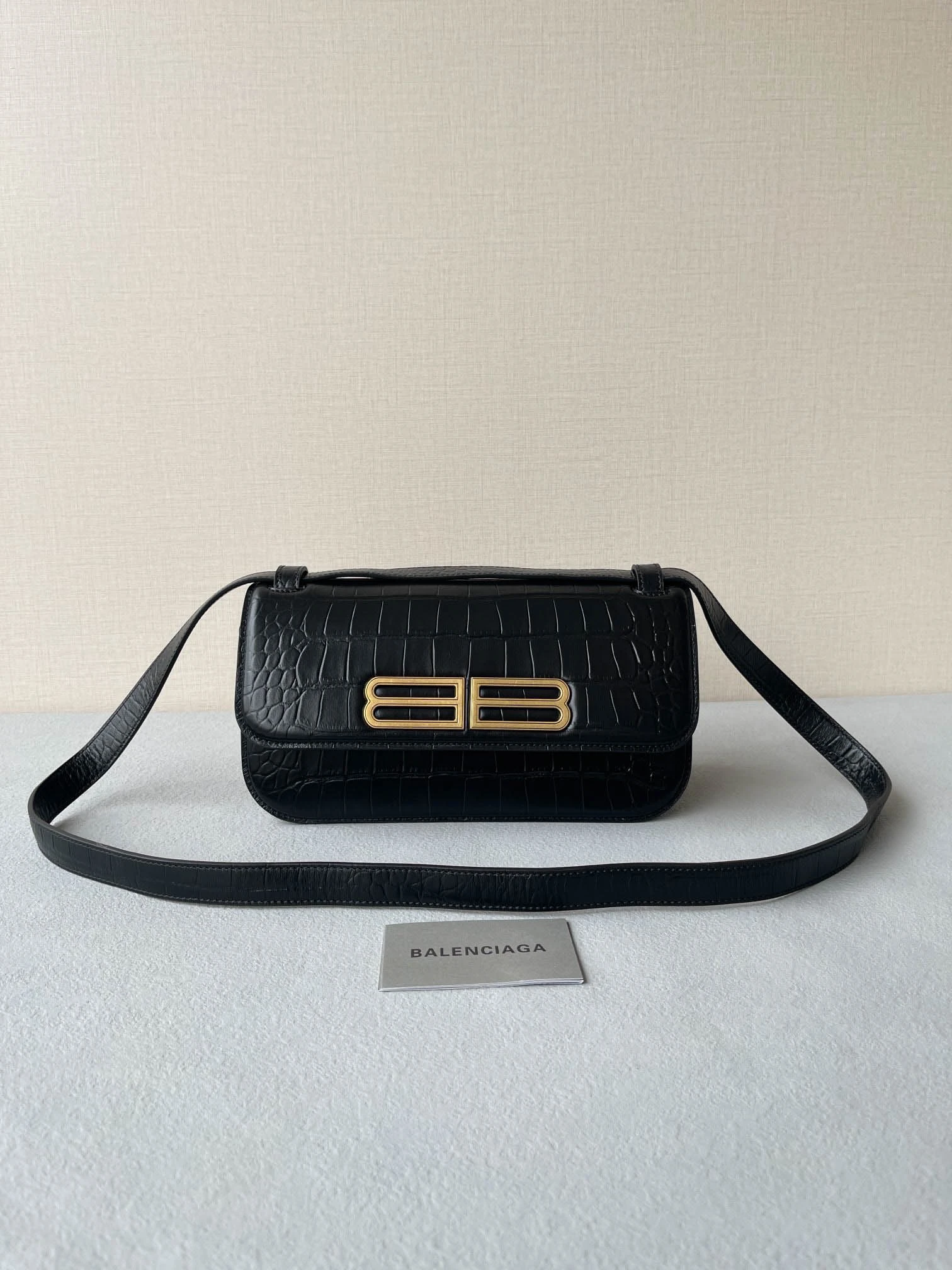 Gossip bag crossbody size: 23.5x12.4x10.4cm