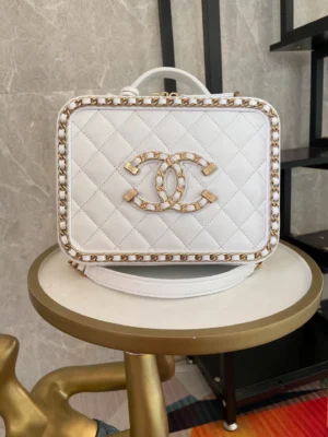 Chane Vanity case Vintage Cosmetic Bag Model: 93343 Size: 21cm
