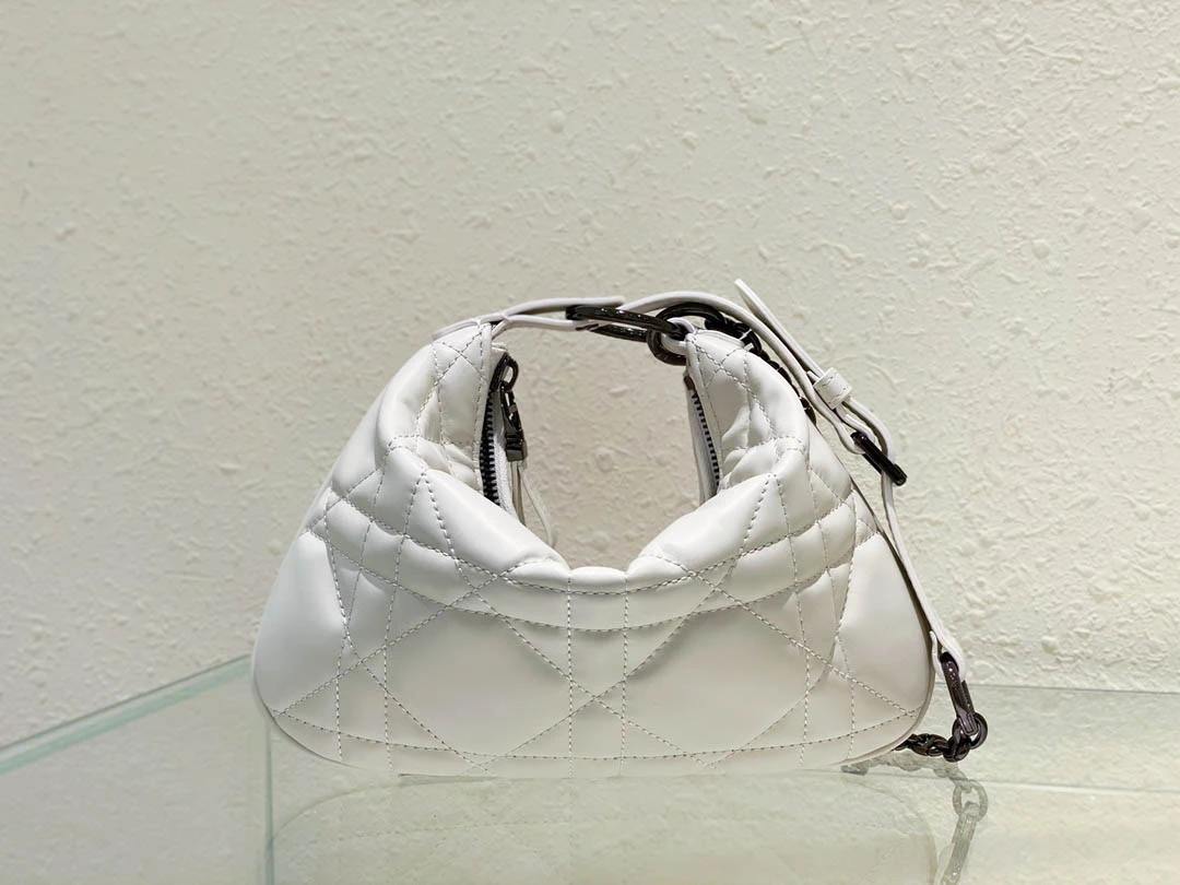 Caro Tulip Handbag Size: 25 x 16 x 2.5 cm