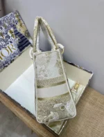 Lady D-Lite 5-panel embroidery Size: 24 x 20 x 11 cm - 图片 4