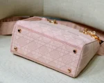 Embroidered Diamond Collection Size: 24*20*11cm - 图片 7