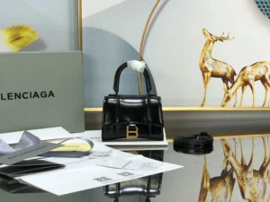 Balenciaga Paris Model: LG0115 Size: 11.5x14x4.5cm