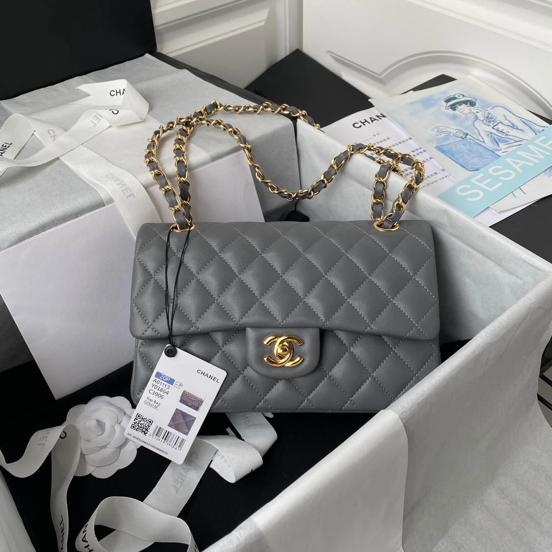 Chane1 Classic Flap Bag Model: A01113 Size: 23cm