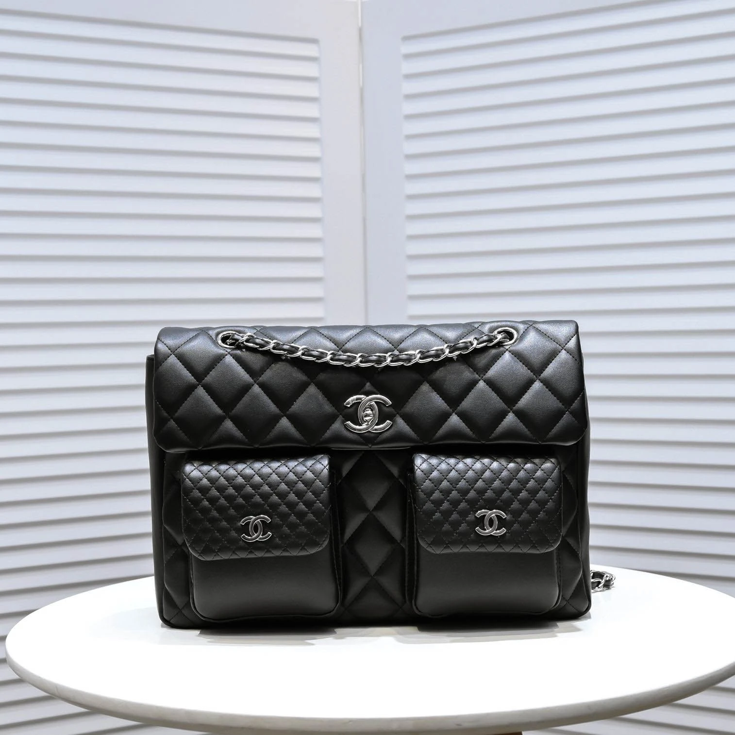 Chane used bag Size: 35*10*24
