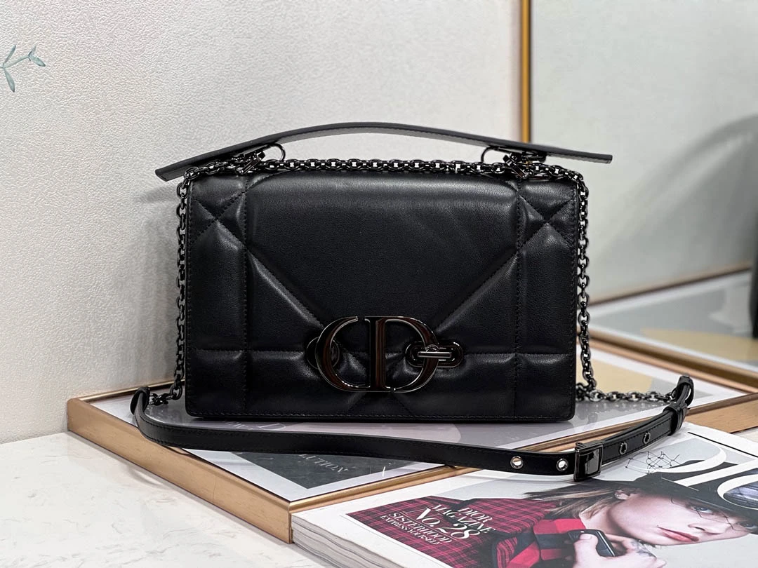 30 Montaigne Chain Clutch Size: 25.5cm