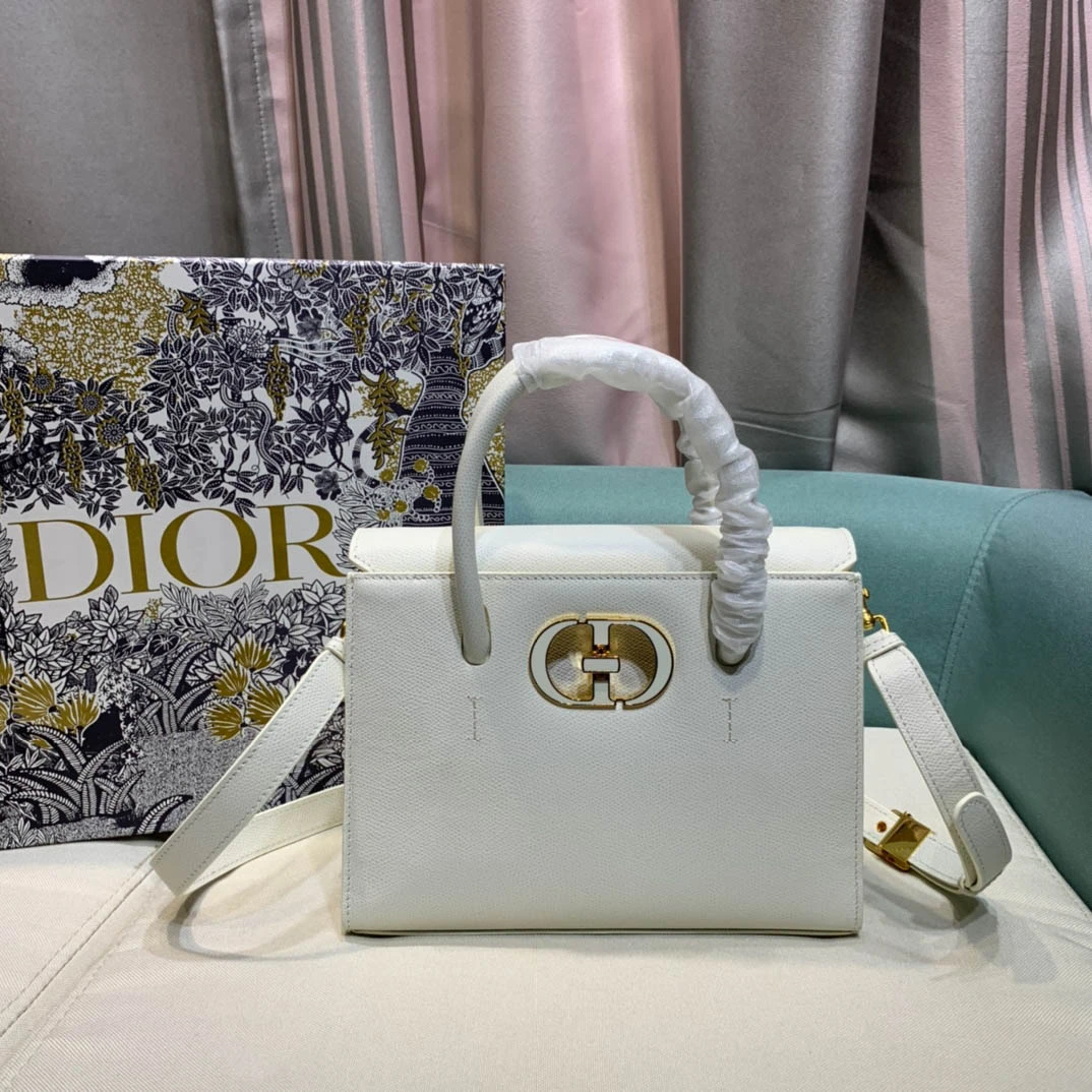 ic64665ebf4b8a4ad83f5c670d6114b5c 30 Montaigne Collection Ref. 9321 Size: 25x19x12 cm - 图片 1