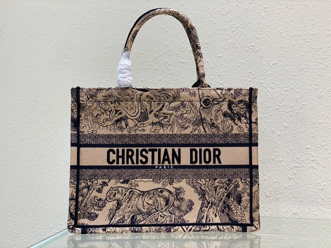 Book Tote Handbag Size: 36 x 27.5 x 16.5 cm