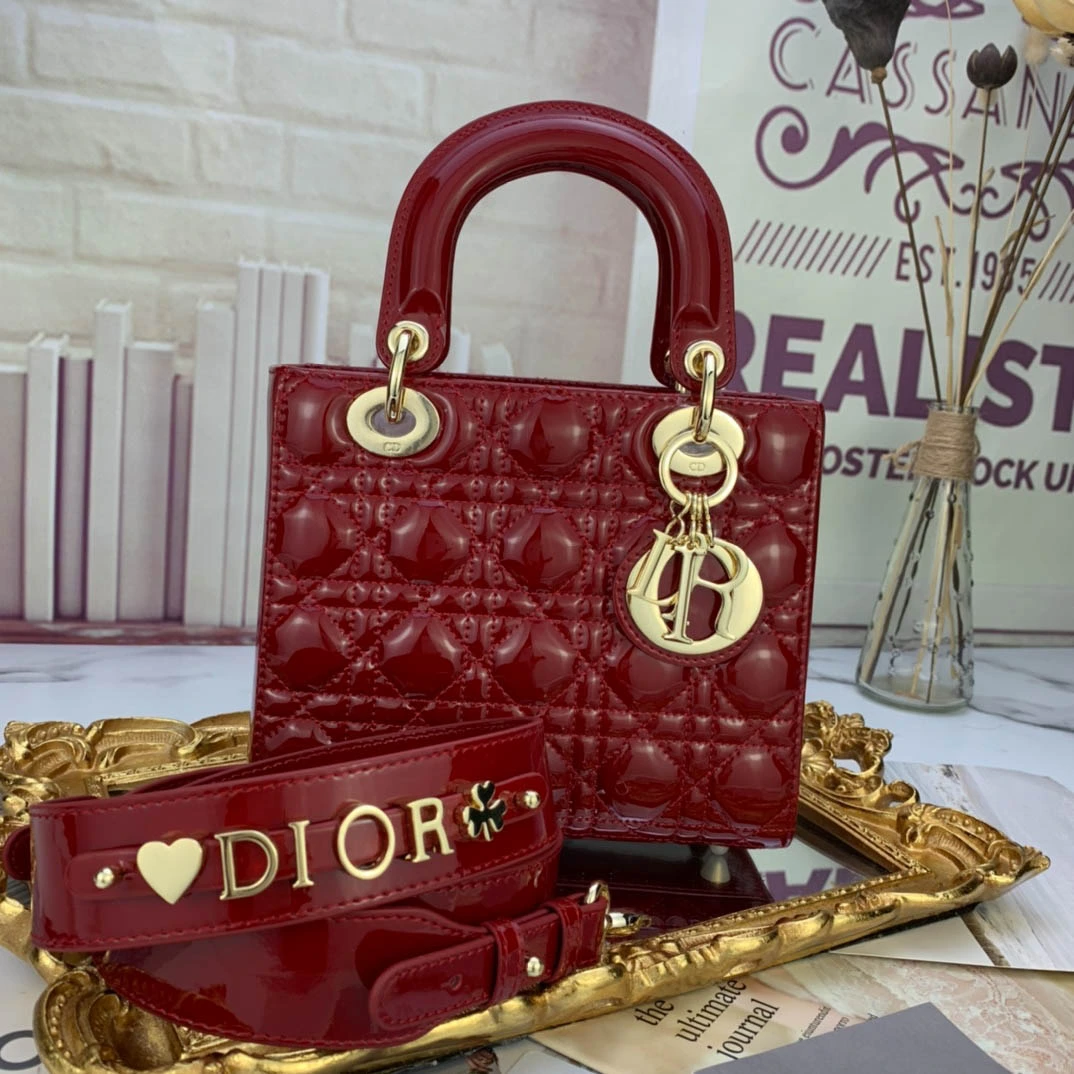 Lady Collection Cherry red lacquered leather handbag