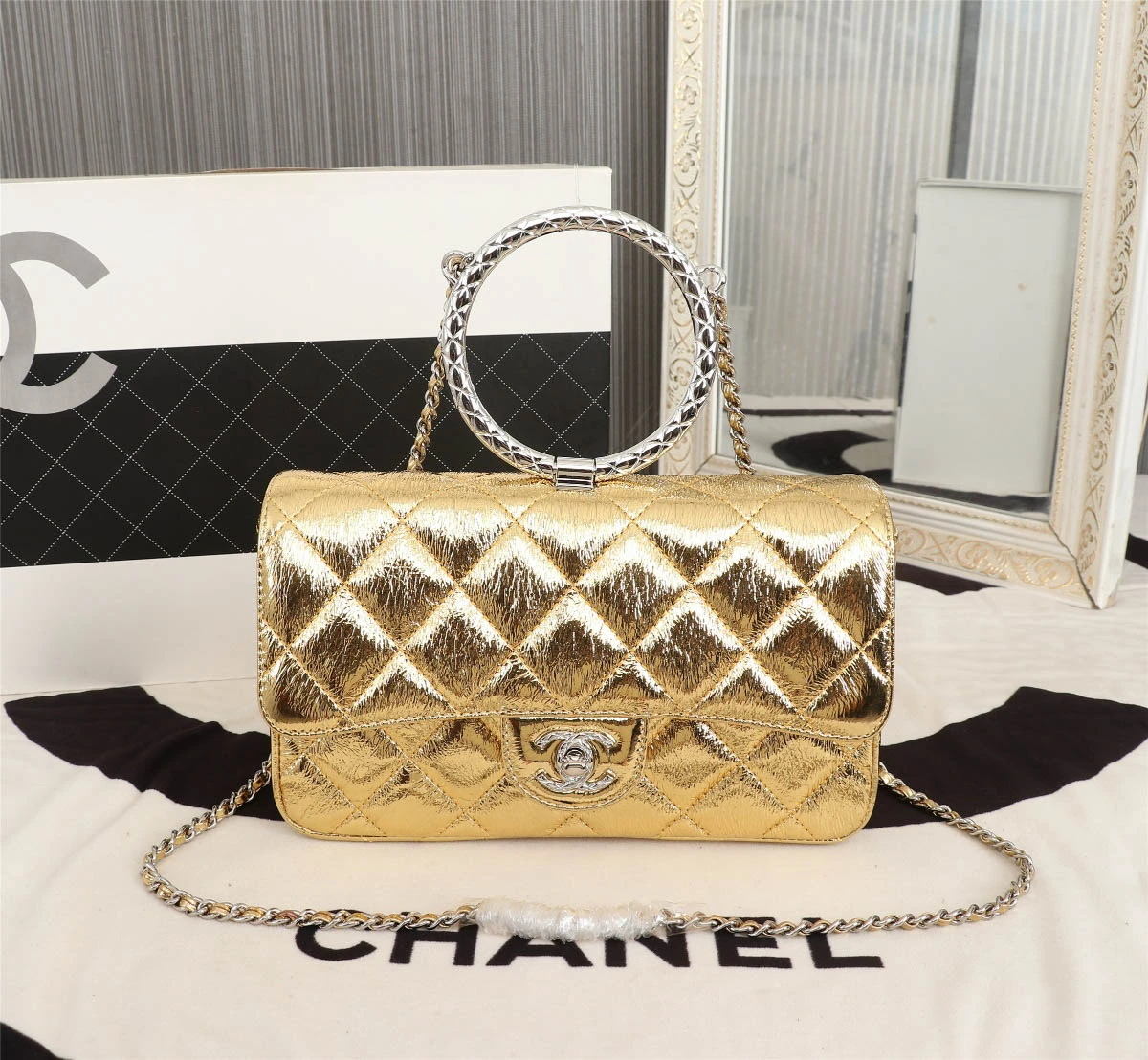 Chane Handbag One Shoulder Size: 26.17.7 Style: 8949