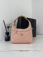 Chain underarm bag Model: size: 22X22X8cm