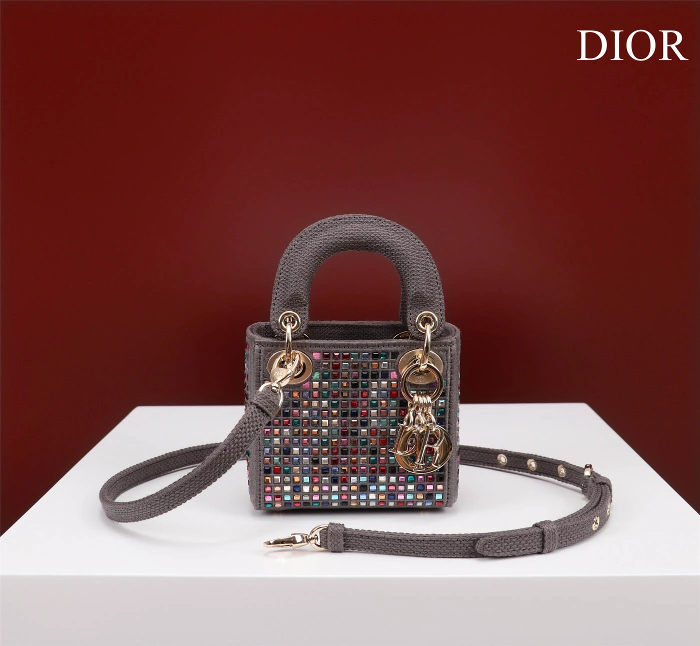 Lady Dior mini Size: 12 x 10.2 x 50cm Ref: S085686