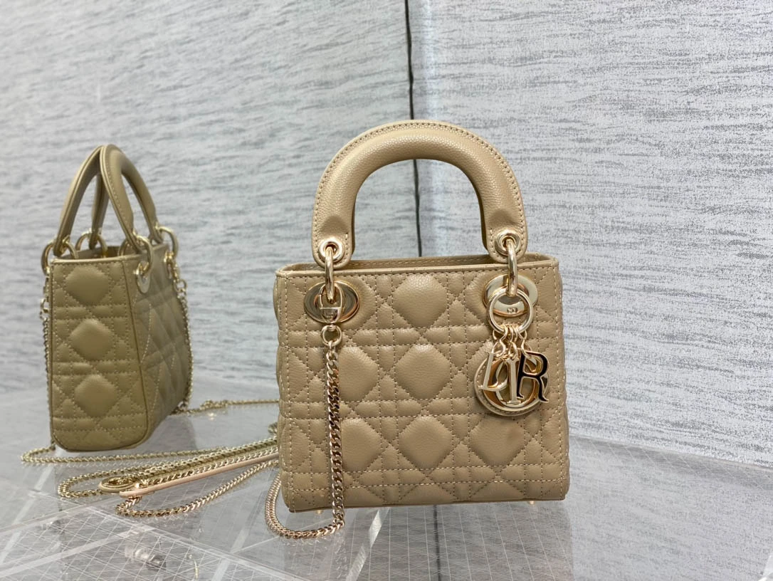 Classic Lady Duffel bag size:17cm
