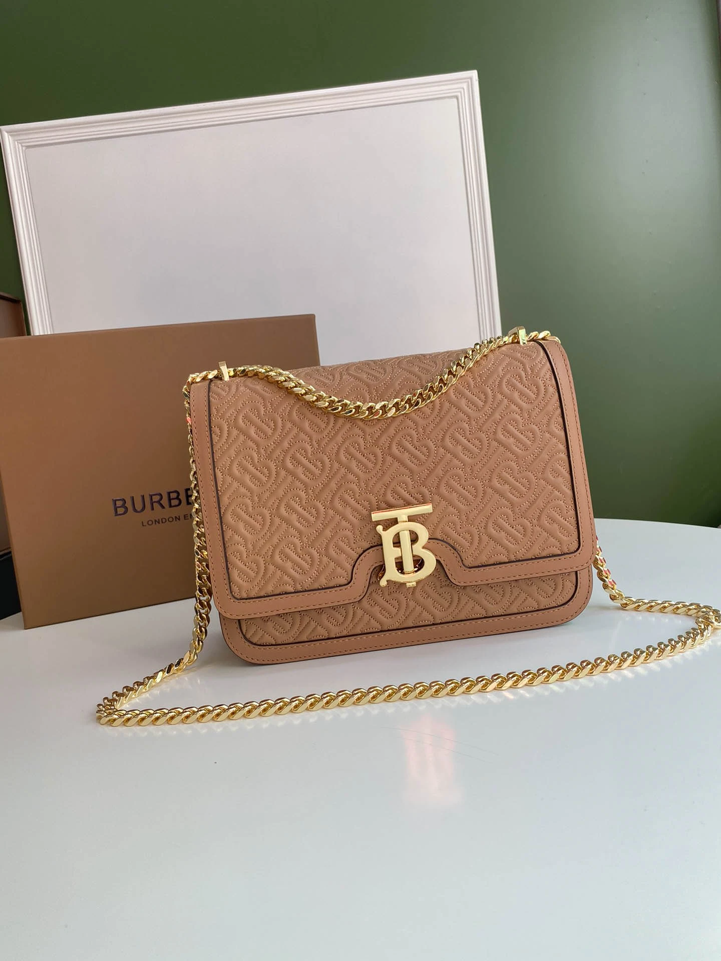 Size:25.5X6.5X18.5