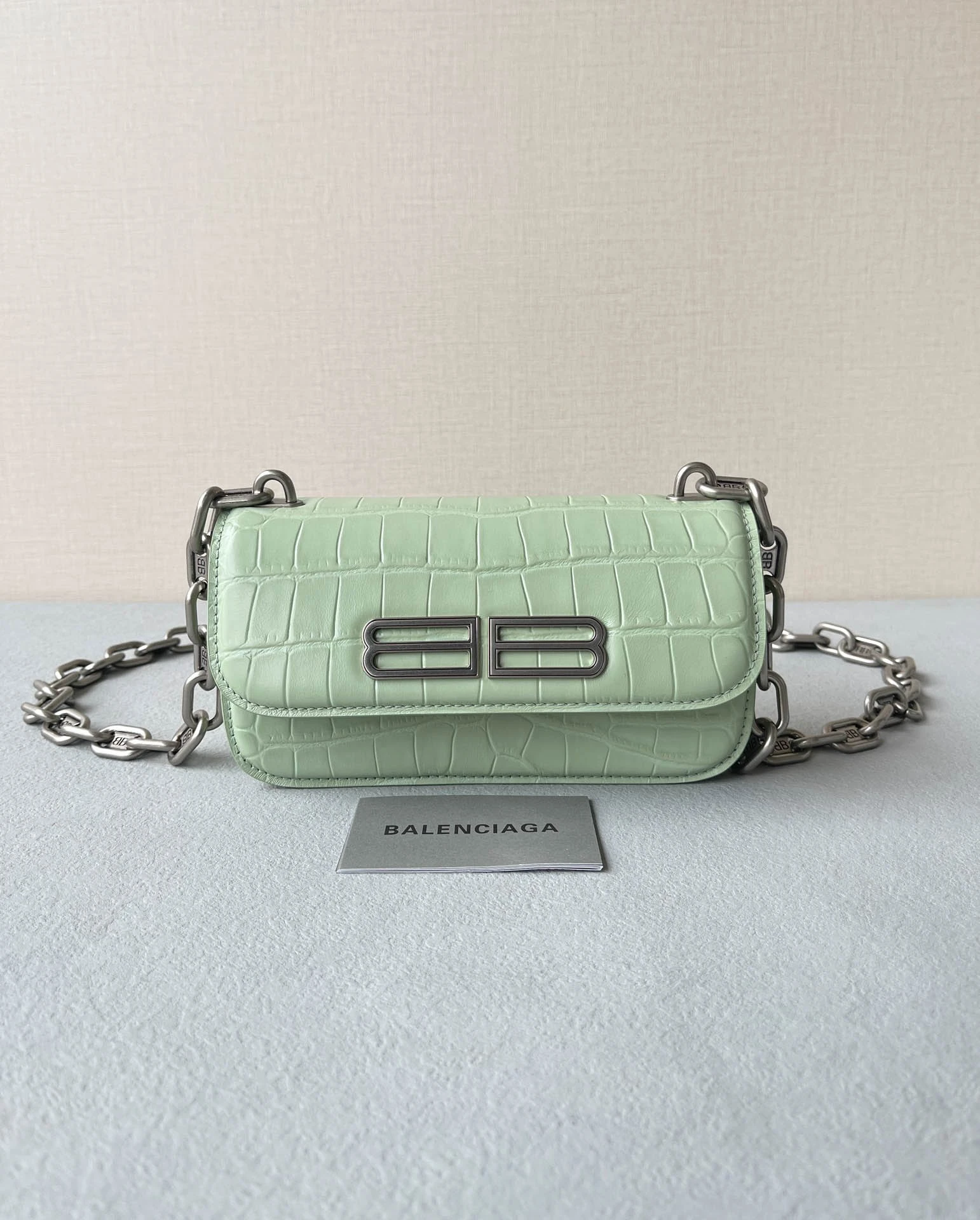 Crossbody Bag Size: 19✖️10✖️7cm