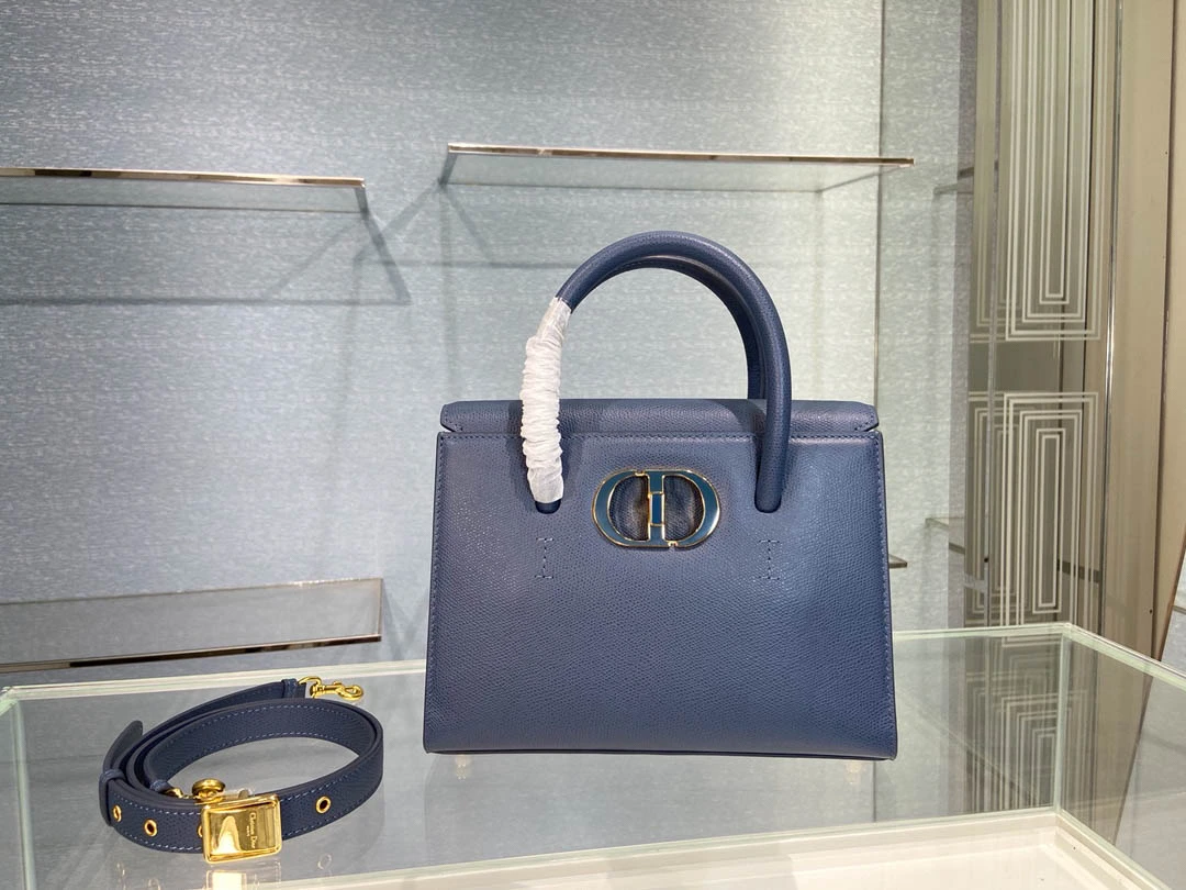 30 Montaigne Product Range Size 25x19x12cm