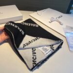 Balenciaga Blanket Scarf in black wool and cashmere - 图片 2