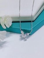 Double Butterfly Silhouette Diamond Pendant - 图片 12