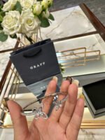 Butterfly Silhouette Open Diamond Bangle - 图片 3