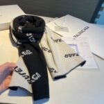 Balenciaga Blanket Scarf in black wool and cashmere - 图片 5