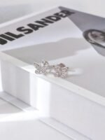 Classic Butterfly Diamond Petite Stud Earrings - 图片 3