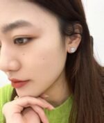LOVE single hoop earring, paved - 图片 9
