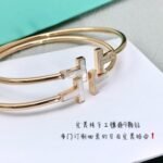 Tiffany T Wide Diamond Wire Bracelet in Yellow Gold - 图片 10